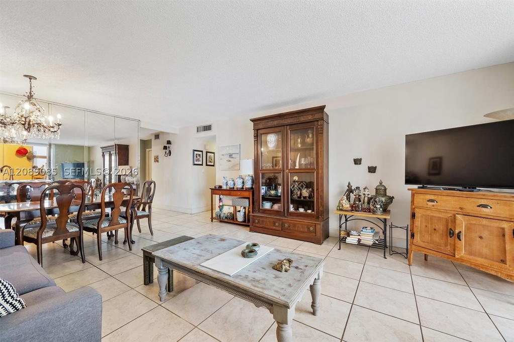 Real estate property located at 500 12th Ave #601, Broward, Meadowbrook Condo Apts Bl, Hallandale Beach, FL