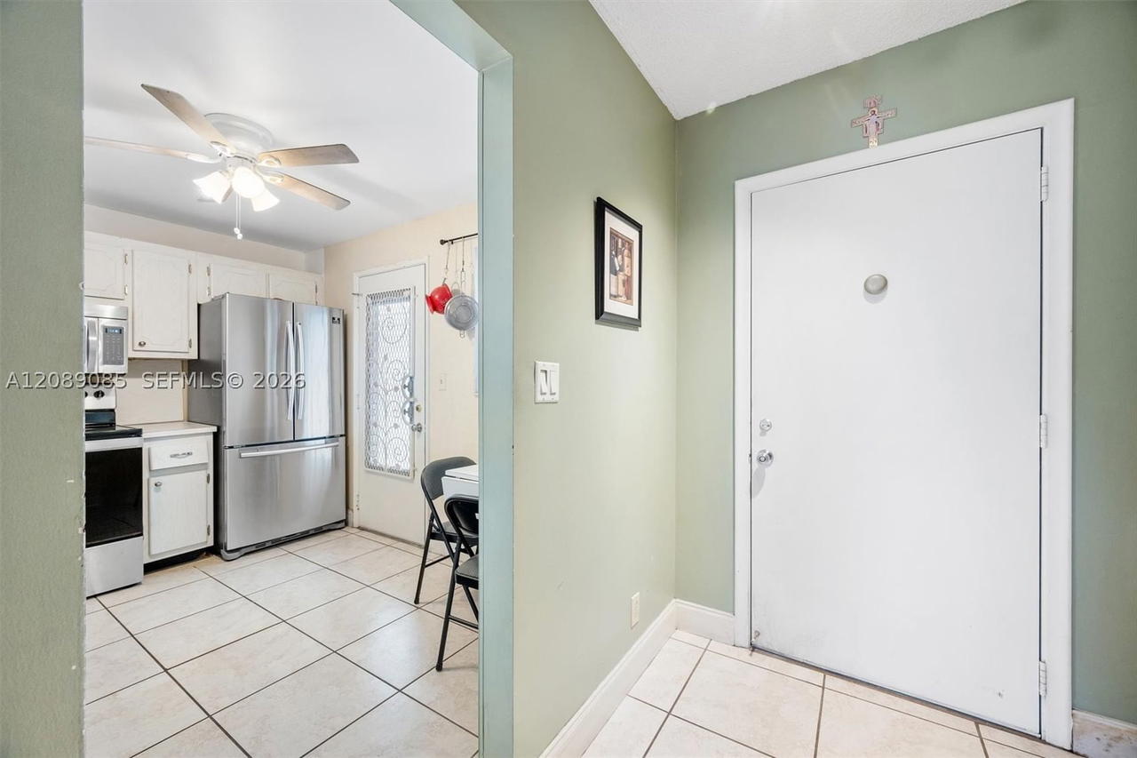 Real estate property located at 500 12th Ave #601, Broward, Meadowbrook Condo Apts Bl, Hallandale Beach, FL