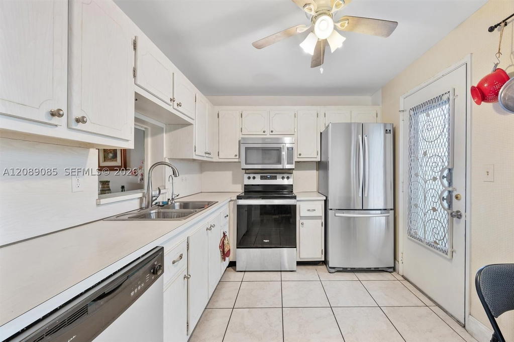 Real estate property located at 500 12th Ave #601, Broward, Meadowbrook Condo Apts Bl, Hallandale Beach, FL