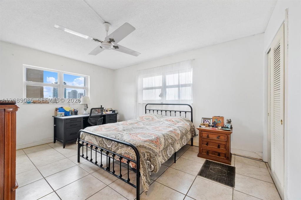 Real estate property located at 500 12th Ave #601, Broward, Meadowbrook Condo Apts Bl, Hallandale Beach, FL