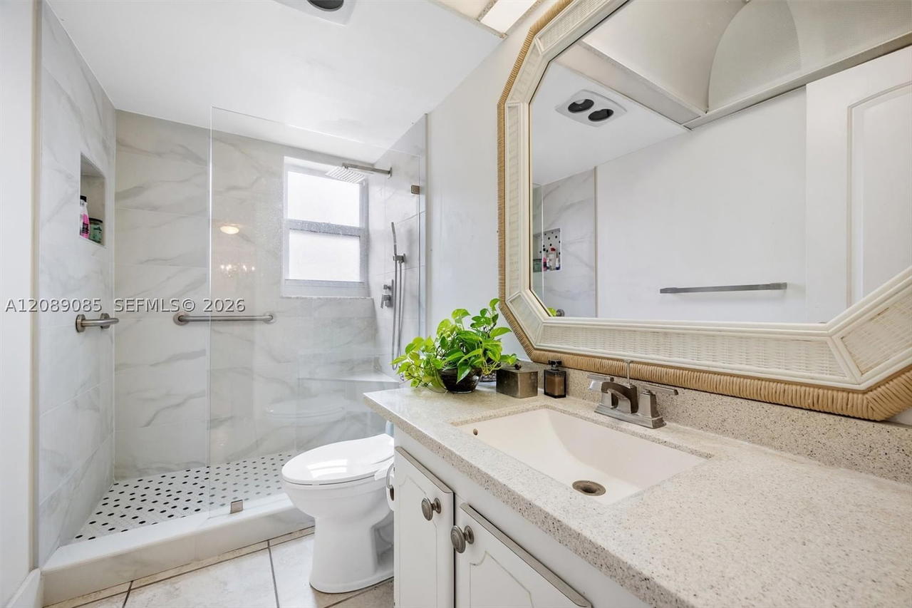Real estate property located at 500 12th Ave #601, Broward, Meadowbrook Condo Apts Bl, Hallandale Beach, FL