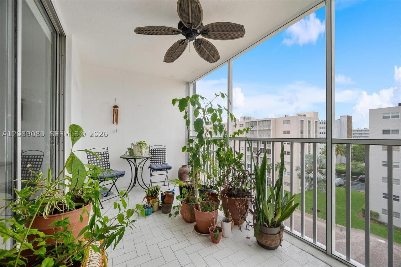 Real estate property located at 500 12th Ave #601, Broward, Meadowbrook Condo Apts Bl, Hallandale Beach, FL