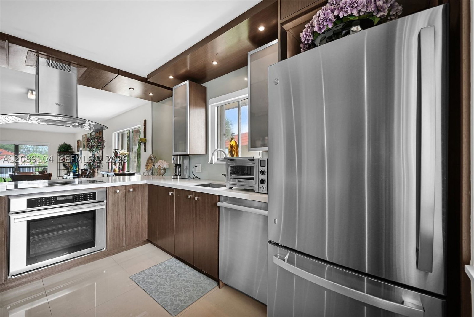 Real estate property located at 374 Lakeview Dr #204, Broward, Racquet Club Apts At Bona, Weston, FL