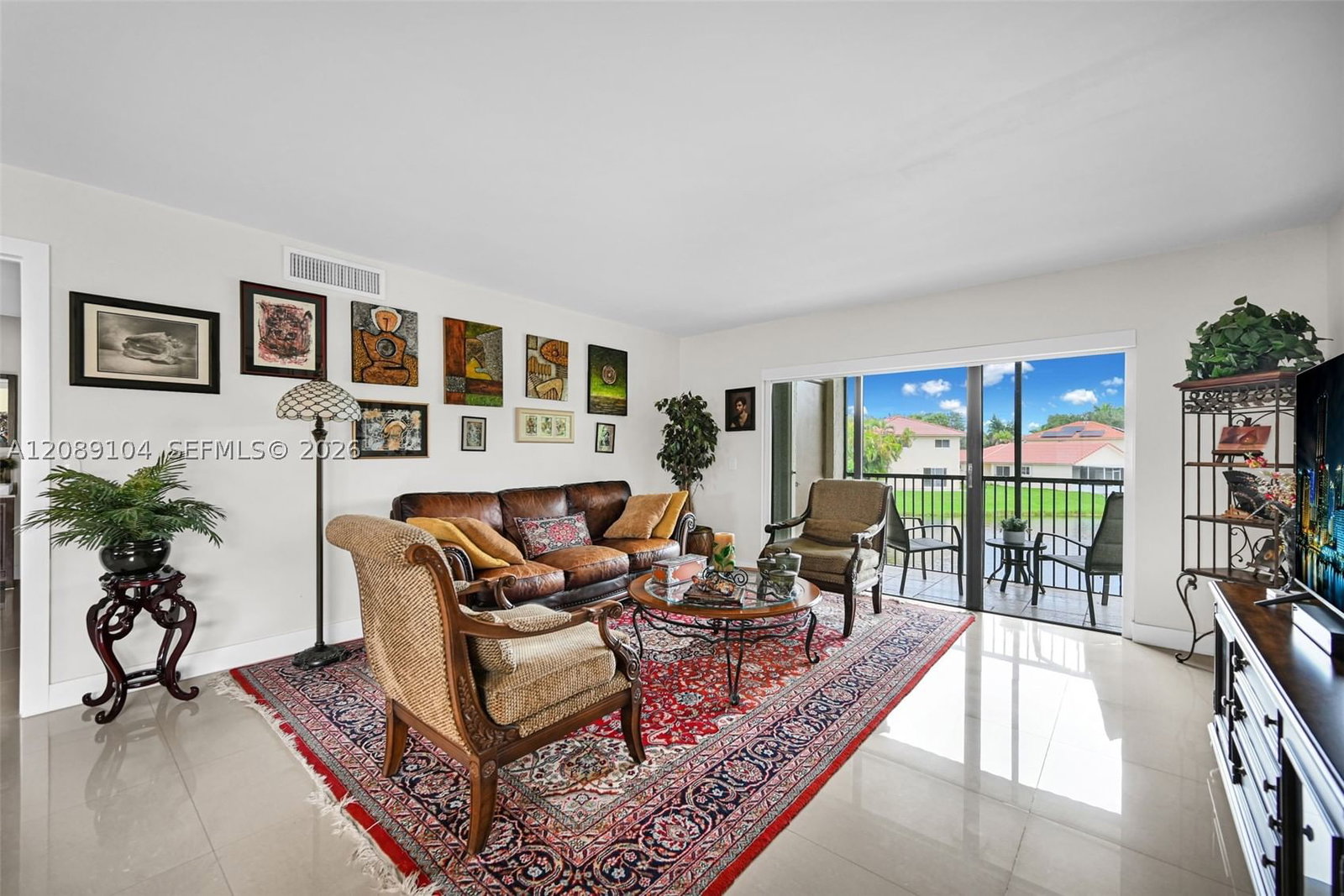 Real estate property located at 374 Lakeview Dr #204, Broward, Racquet Club Apts At Bona, Weston, FL