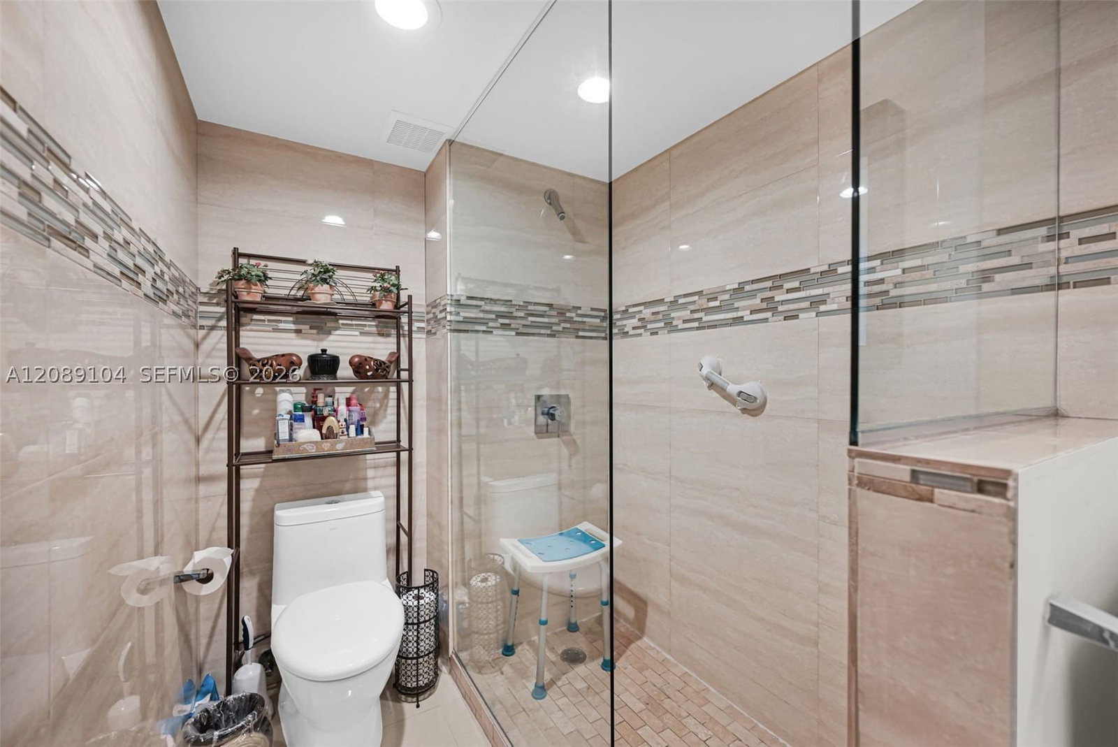 Real estate property located at 374 Lakeview Dr #204, Broward, Racquet Club Apts At Bona, Weston, FL