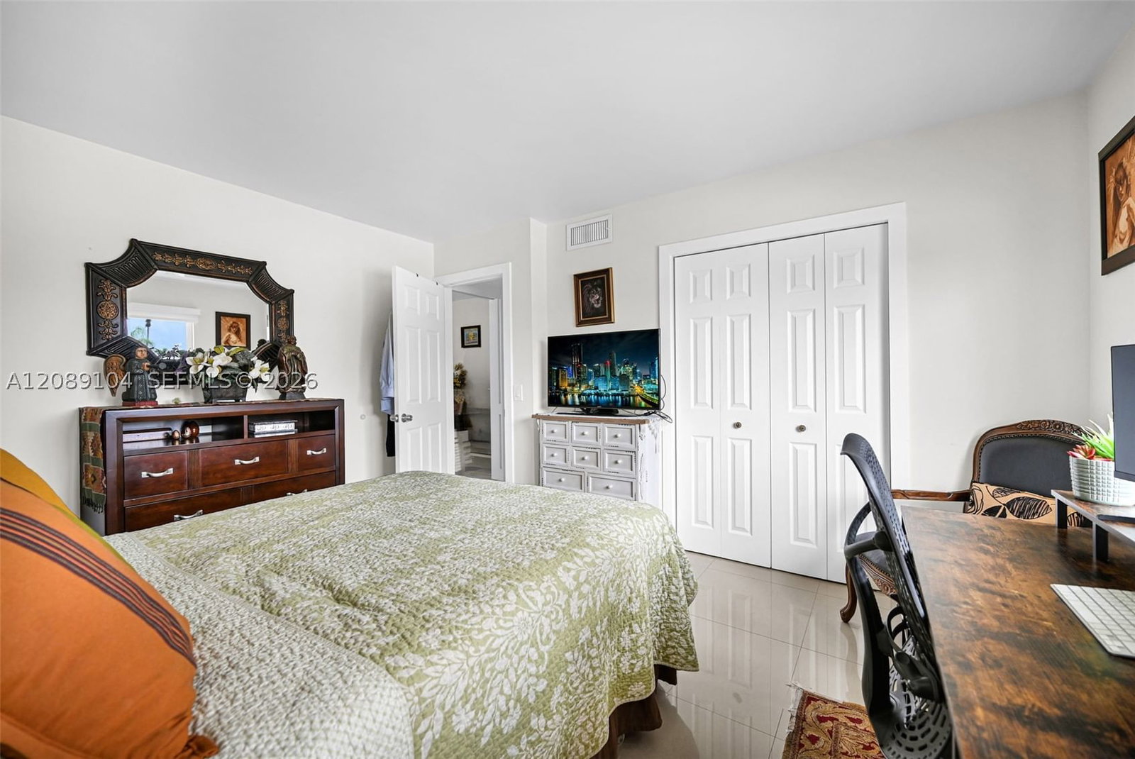 Real estate property located at 374 Lakeview Dr #204, Broward, Racquet Club Apts At Bona, Weston, FL