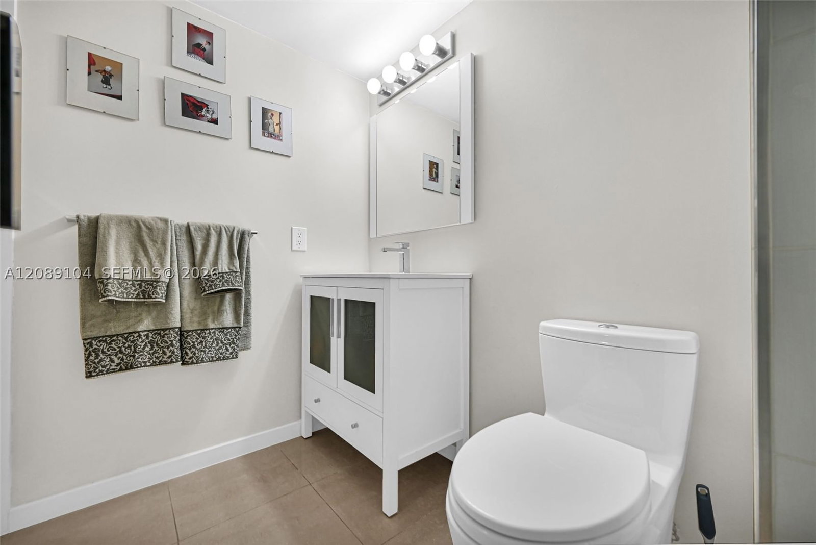 Real estate property located at 374 Lakeview Dr #204, Broward, Racquet Club Apts At Bona, Weston, FL