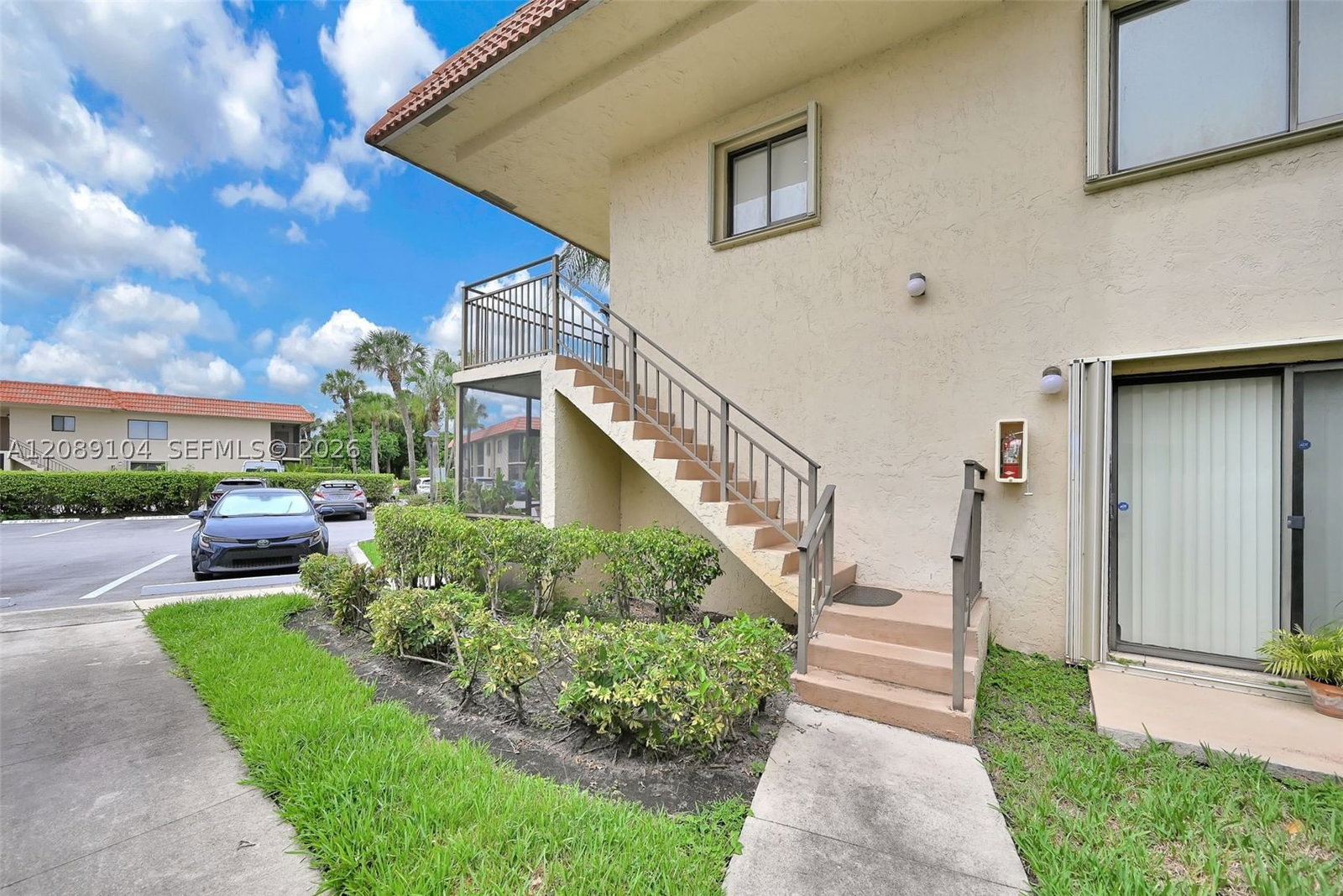 Real estate property located at 374 Lakeview Dr #204, Broward, Racquet Club Apts At Bona, Weston, FL