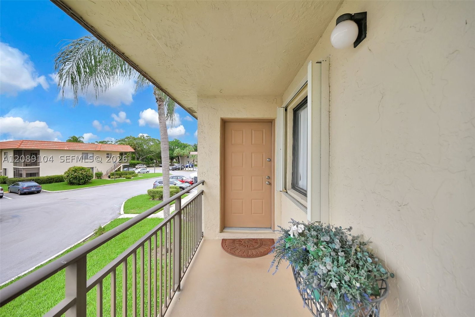 Real estate property located at 374 Lakeview Dr #204, Broward, Racquet Club Apts At Bona, Weston, FL