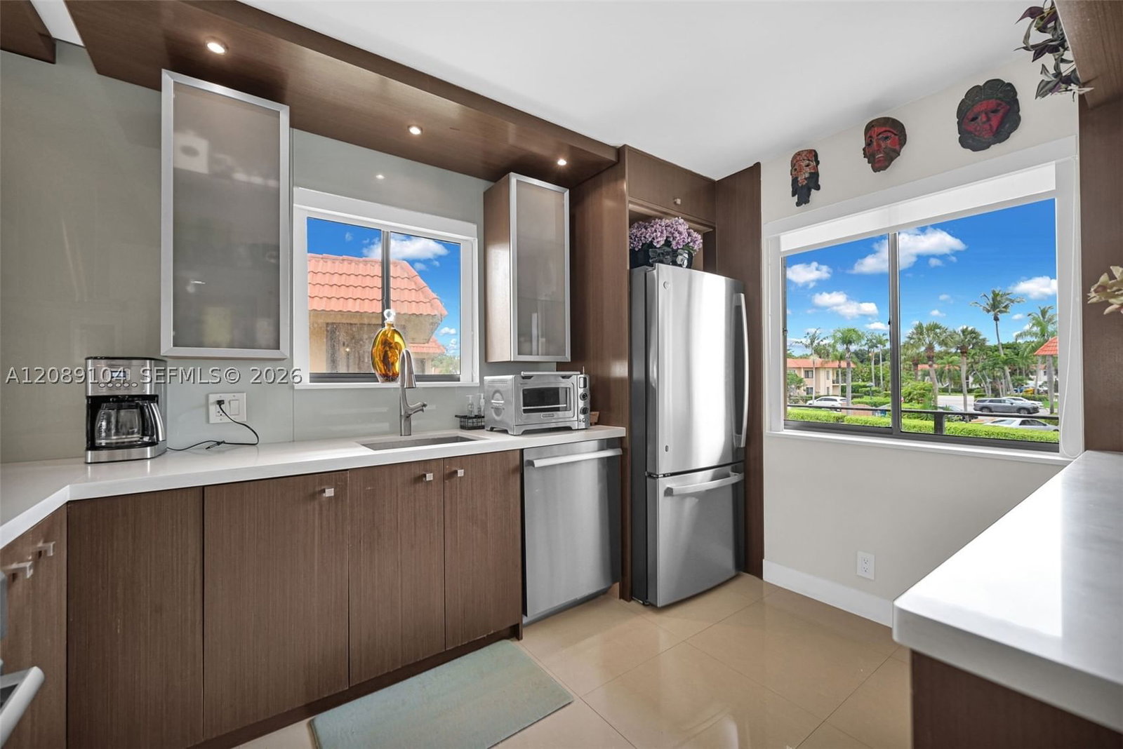 Real estate property located at 374 Lakeview Dr #204, Broward, Racquet Club Apts At Bona, Weston, FL
