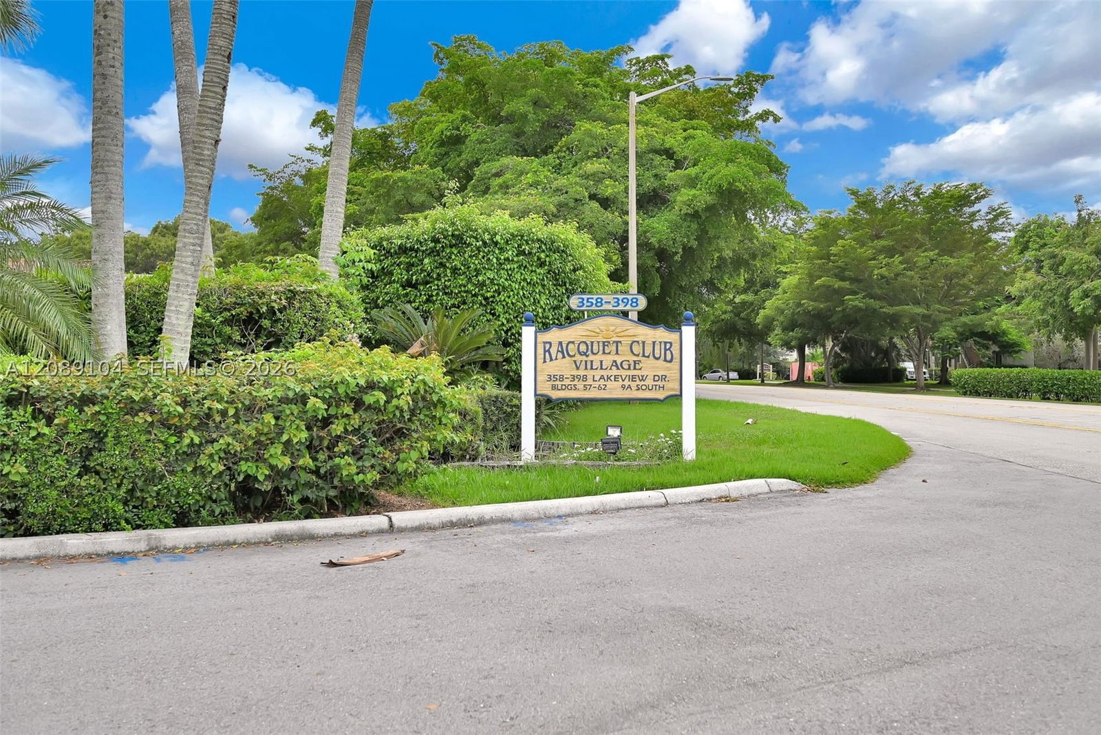 Real estate property located at 374 Lakeview Dr #204, Broward, Racquet Club Apts At Bona, Weston, FL