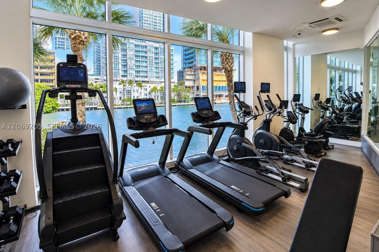 Real estate property located at 601 27th St #1806, Miami-dade, The Crimson Condo, Miami, FL