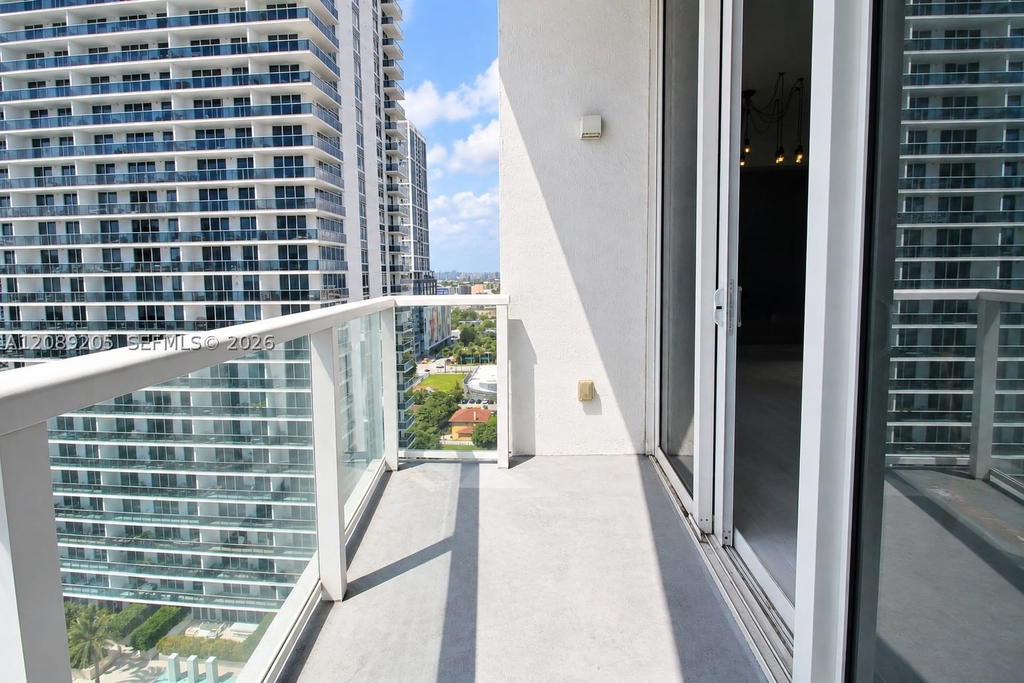 Real estate property located at 601 27th St #1806, Miami-dade, The Crimson Condo, Miami, FL