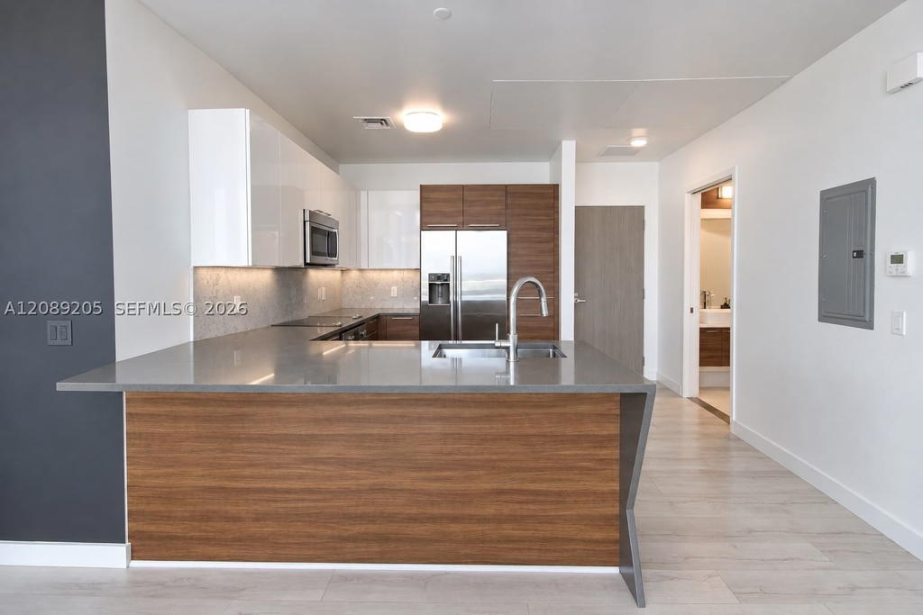 Real estate property located at 601 27th St #1806, Miami-dade, The Crimson Condo, Miami, FL
