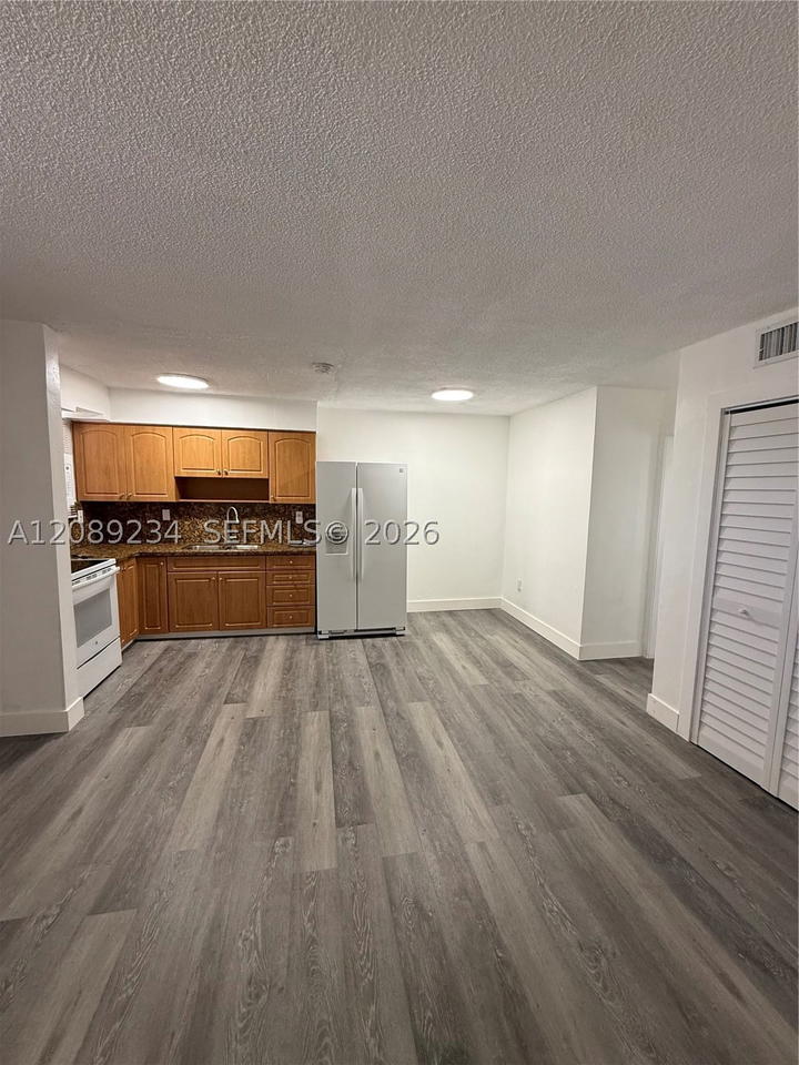 Real estate property located at 2385 11th St C31, Miami-dade, Sanderling Apts Condo, Miami, FL