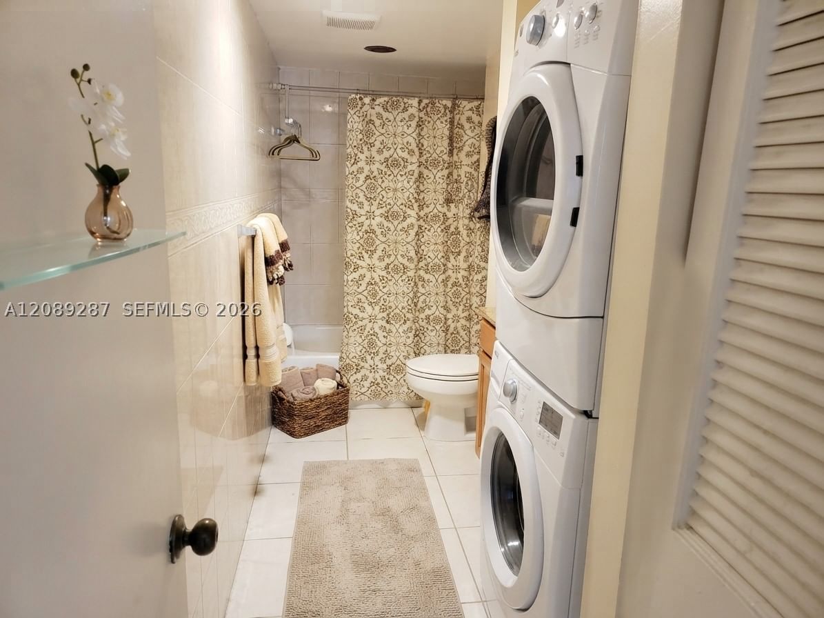 Real estate property located at 5570 44th St #215A, Broward, Inverwood Condo, Lauderhill, FL