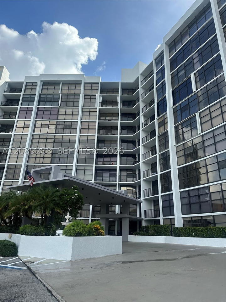 Real estate property located at 600 Parkview Dr #627, Broward, Towers Of Oceanview South, Hallandale Beach, FL