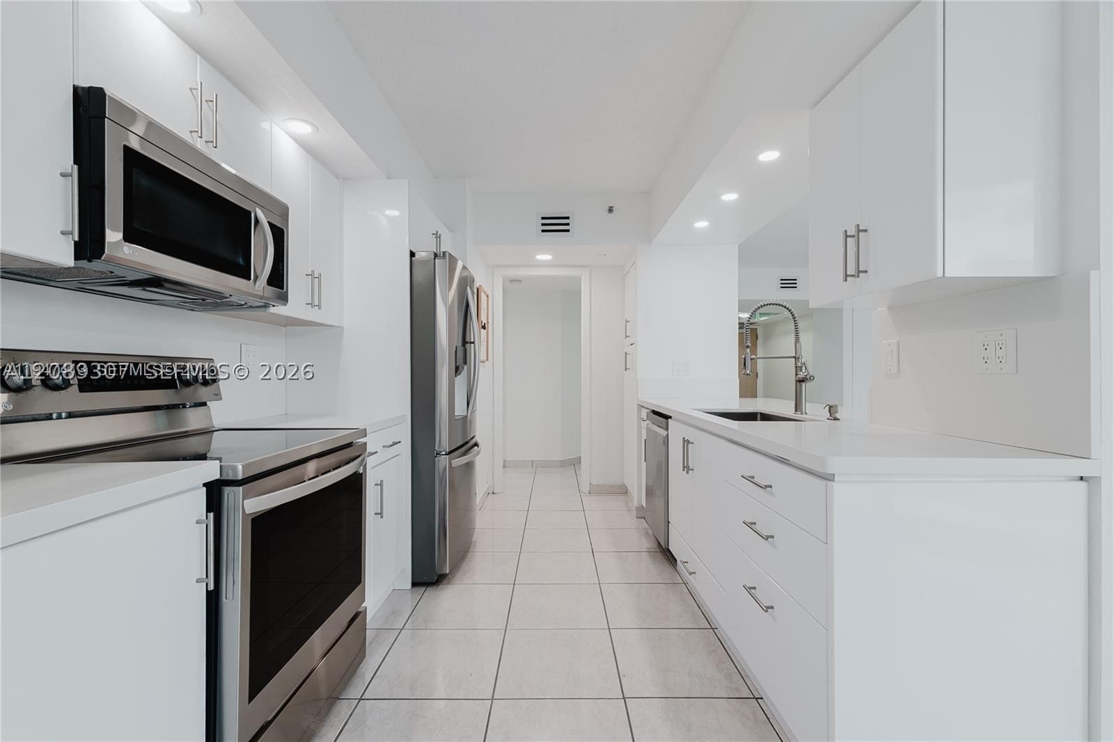 Real estate property located at 16485 Collins Ave #338, Miami-dade, Oceania Iii Condo, Sunny Isles Beach, FL
