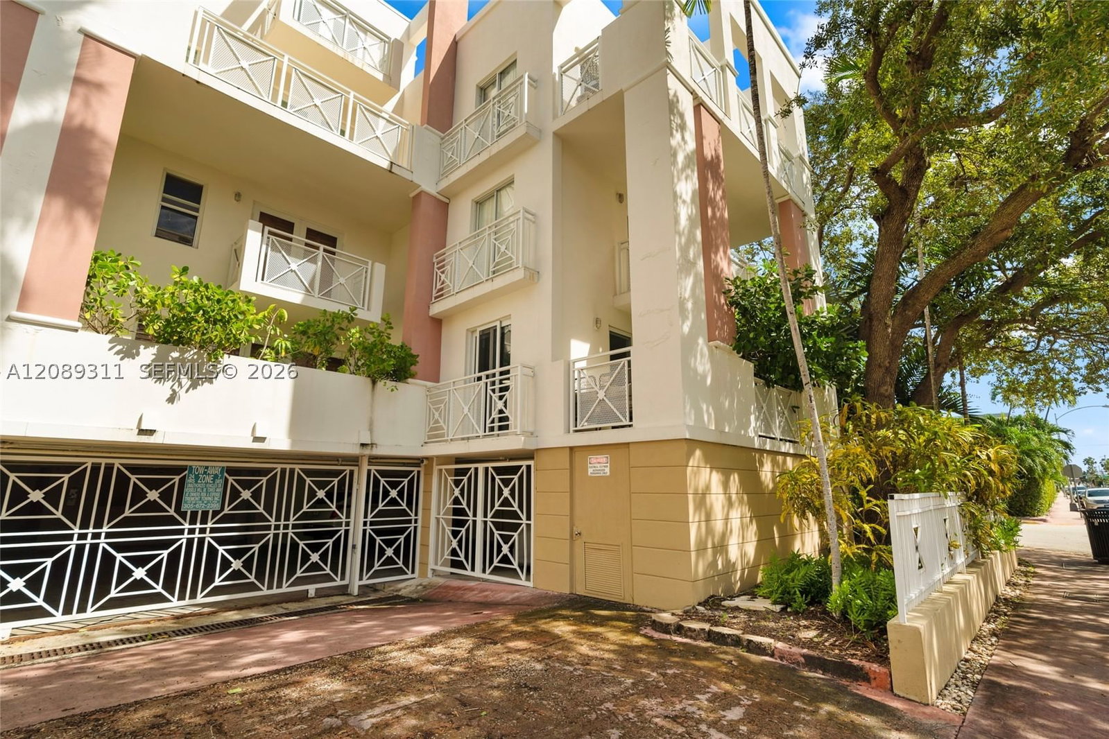 Real estate property located at 1005 8th St #206, Miami-dade, Magnolia Condo, Miami Beach, FL