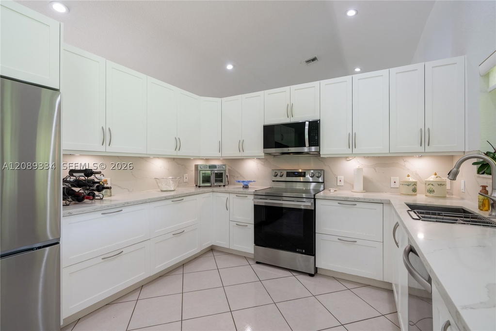 Real estate property located at 20430 53rd Pl, Broward, Trails, Pembroke Pines, FL