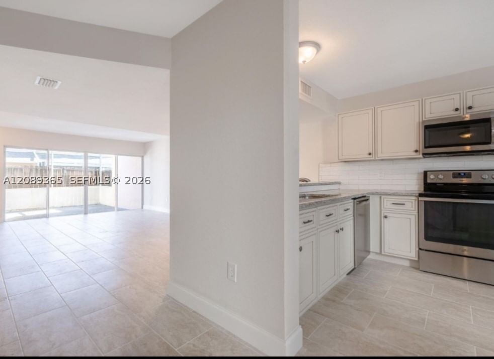 Real estate property located at 1393 124th Ave #1393, Broward, Pembroke Lakes Section Se, Pembroke Pines, FL