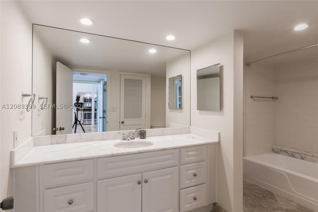Real estate property located at 2100 Ocean Ln #904, Broward, Point Of Americas Condo, Fort Lauderdale, FL