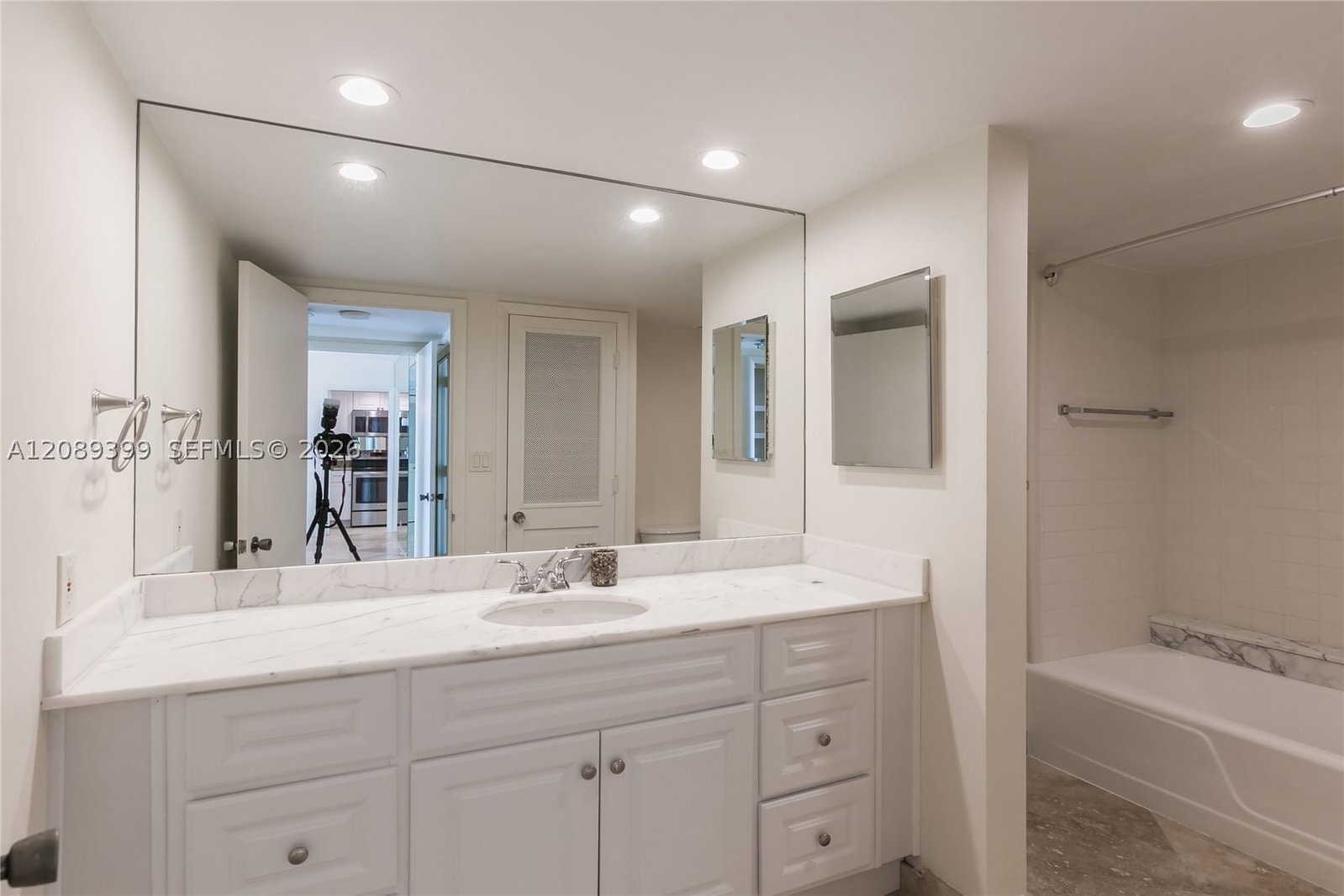 Real estate property located at 2100 Ocean Ln #904, Broward, Point Of Americas Condo, Fort Lauderdale, FL