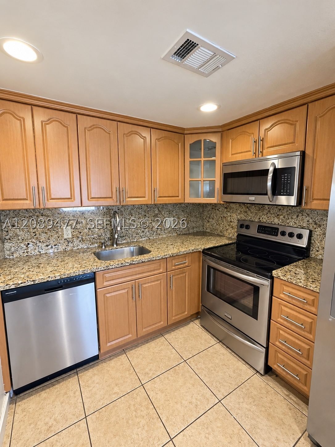 Real estate property located at 300 134th Way #105E, Broward, New Hampton At Century Vi, Pembroke Pines, FL