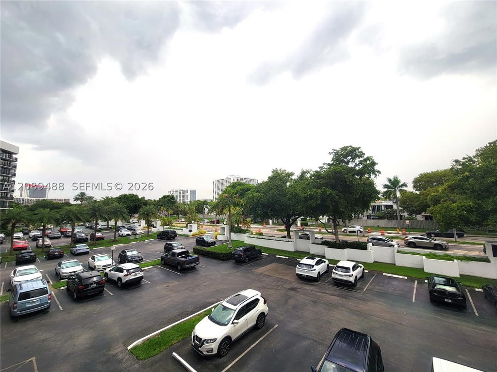 Real estate property located at 800 Parkview Dr #309, Broward, Oceanview Park Condo, Hallandale Beach, FL
