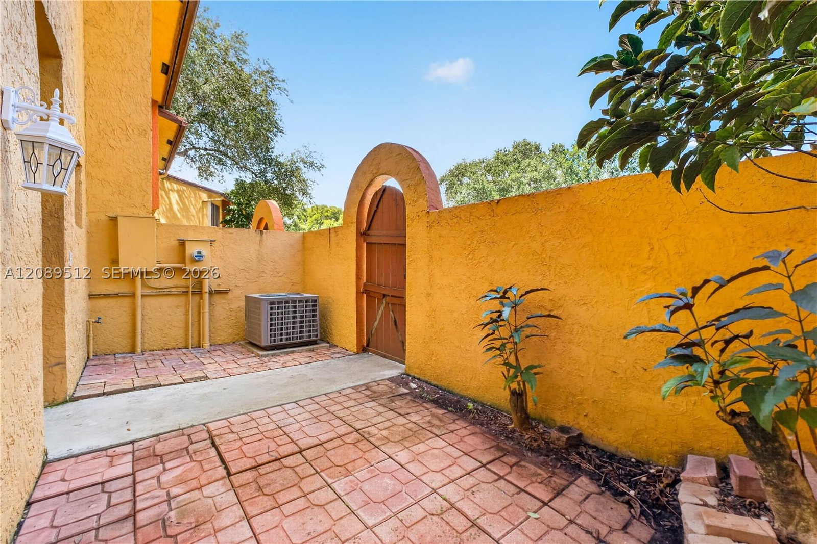 Real estate property located at 9014 45th Ct, Broward, Springtree Lakes, Sunrise, FL