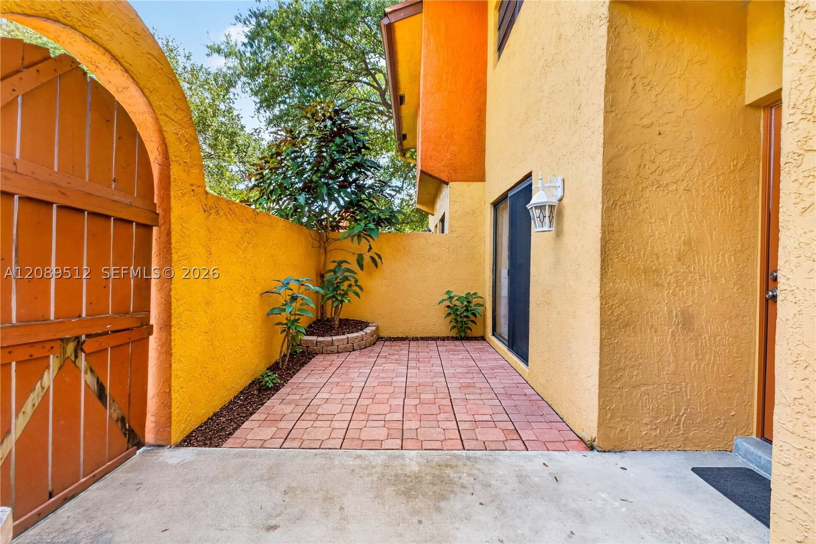Real estate property located at 9014 45th Ct, Broward, Springtree Lakes, Sunrise, FL