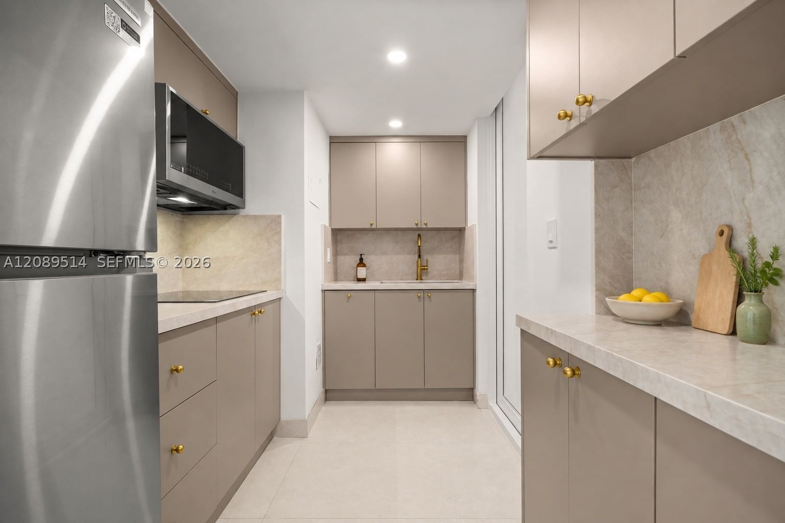 Real estate property located at 335 Collins Ave #407, Miami-dade, Collins View Condo, Miami Beach, FL