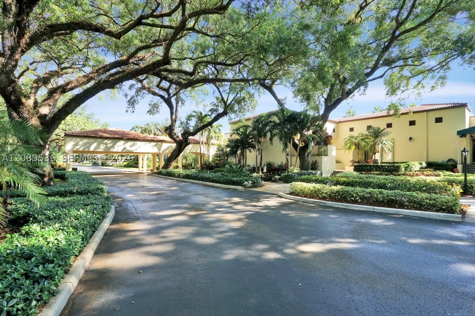 Real estate property located at 1717 Whitehall Dr #304, Broward, Condo 20 Of Whitehall Con, Davie, FL