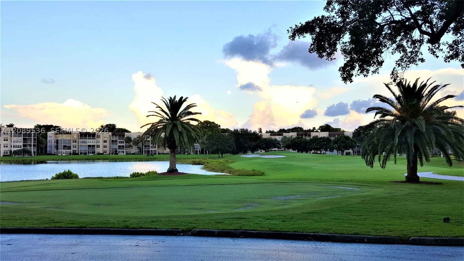 Real estate property located at 1717 Whitehall Dr #304, Broward, Condo 20 Of Whitehall Con, Davie, FL
