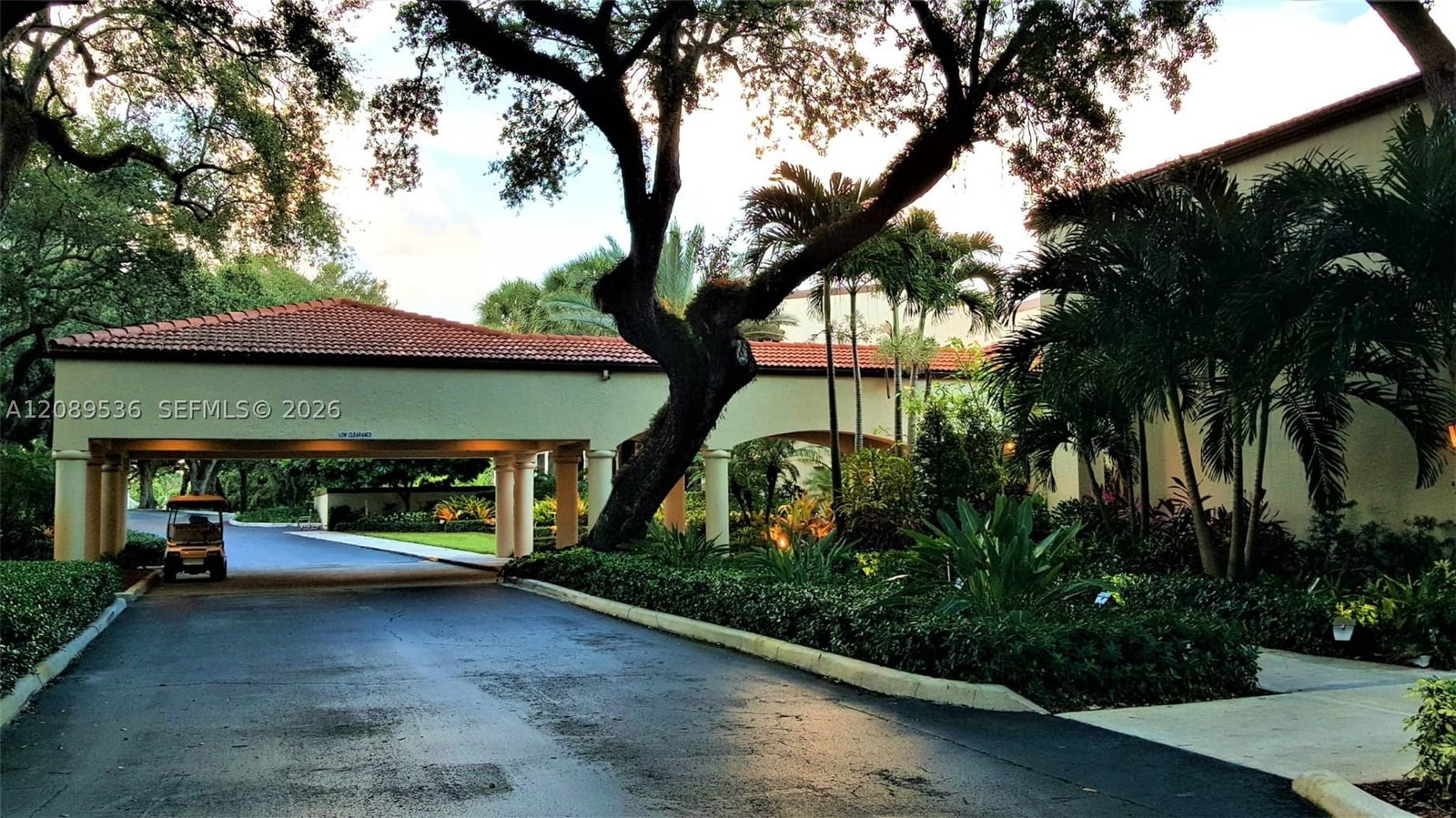 Real estate property located at 1717 Whitehall Dr #304, Broward, Condo 20 Of Whitehall Con, Davie, FL