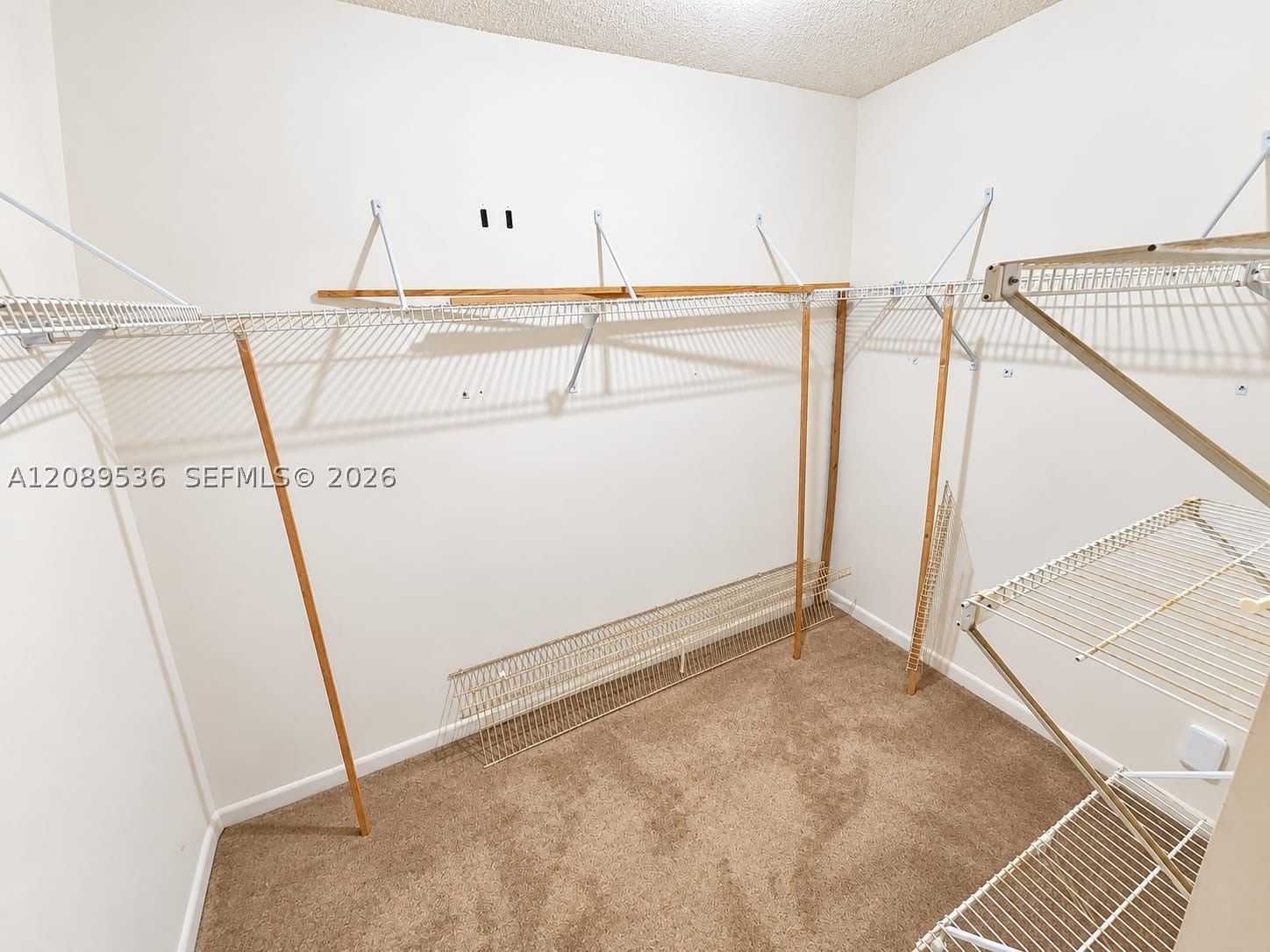 Real estate property located at 1717 Whitehall Dr #304, Broward, Condo 20 Of Whitehall Con, Davie, FL