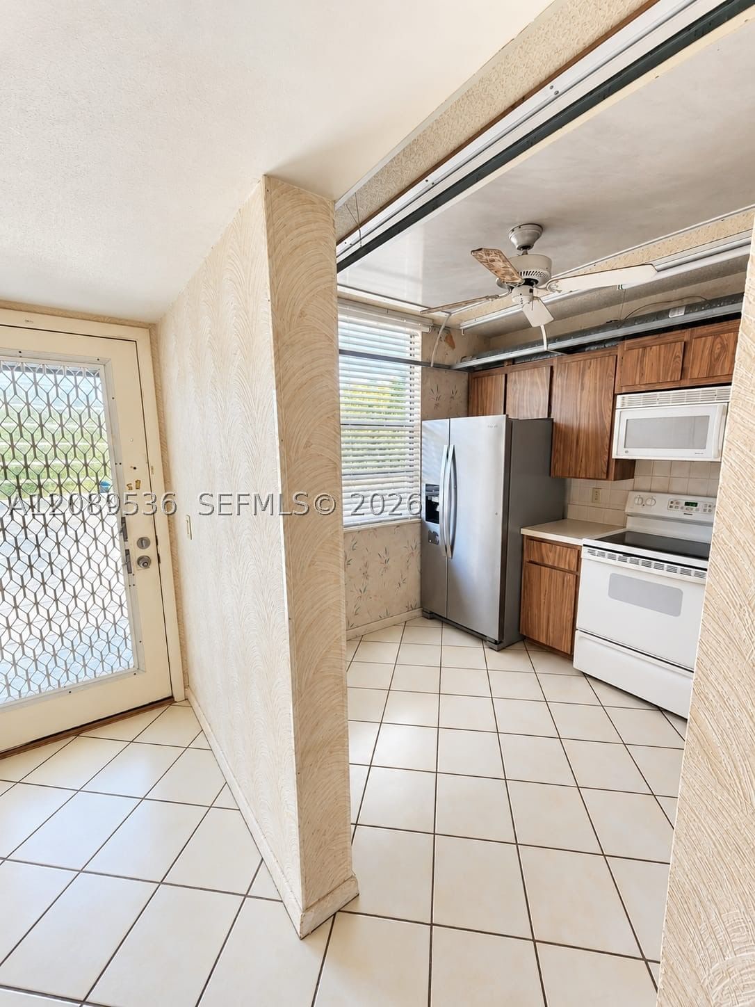 Real estate property located at 1717 Whitehall Dr #304, Broward, Condo 20 Of Whitehall Con, Davie, FL