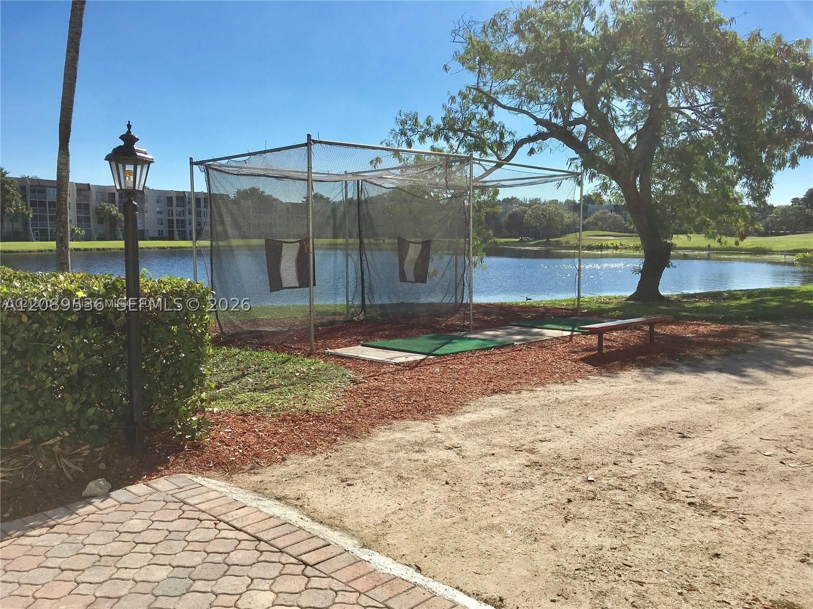Real estate property located at 1717 Whitehall Dr #304, Broward, Condo 20 Of Whitehall Con, Davie, FL