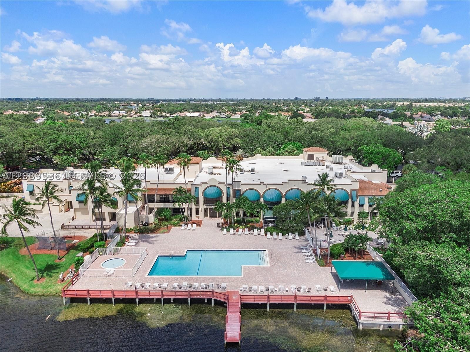 Real estate property located at 1717 Whitehall Dr #304, Broward, Condo 20 Of Whitehall Con, Davie, FL
