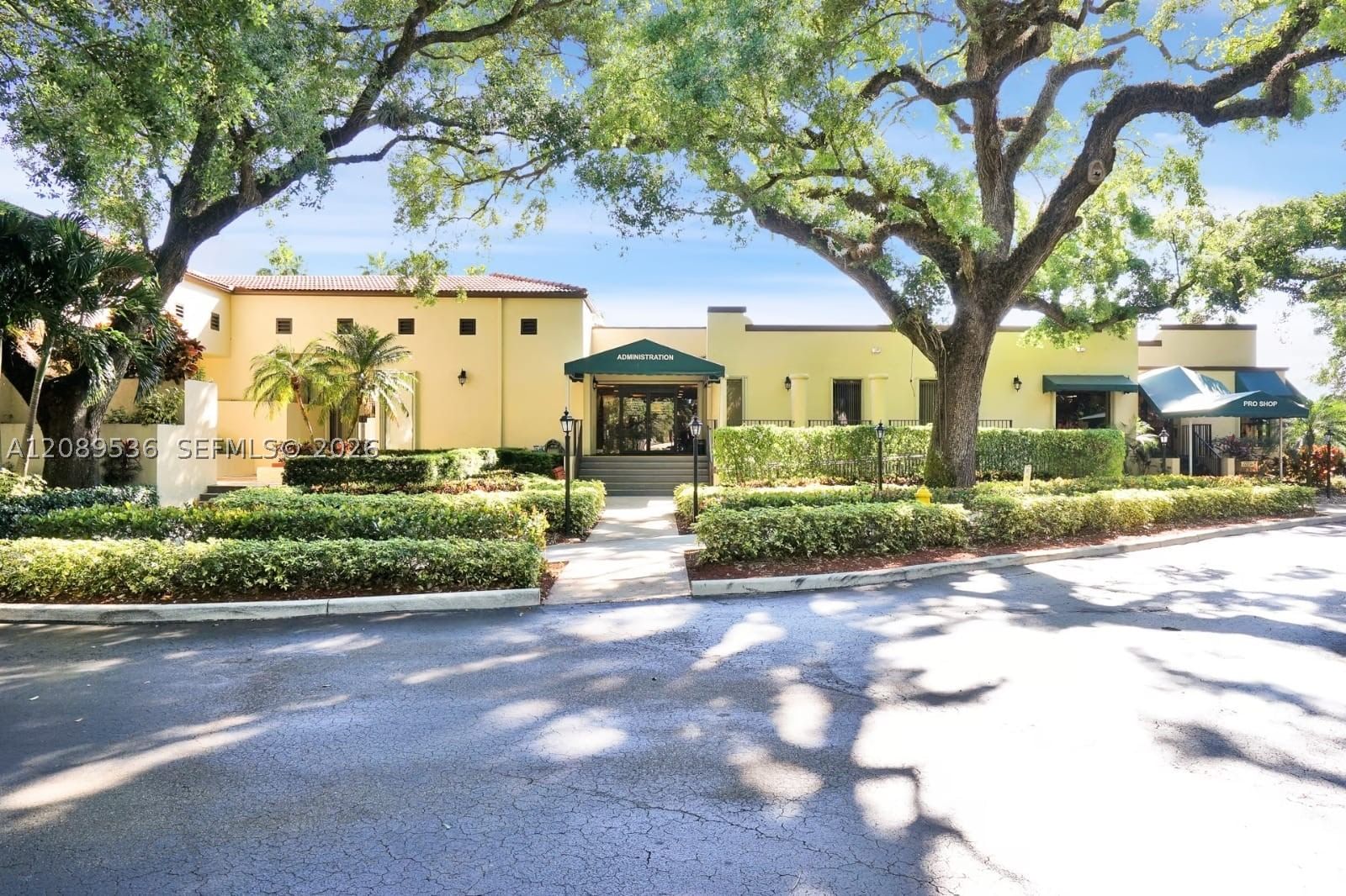 Real estate property located at 1717 Whitehall Dr #304, Broward, Condo 20 Of Whitehall Con, Davie, FL