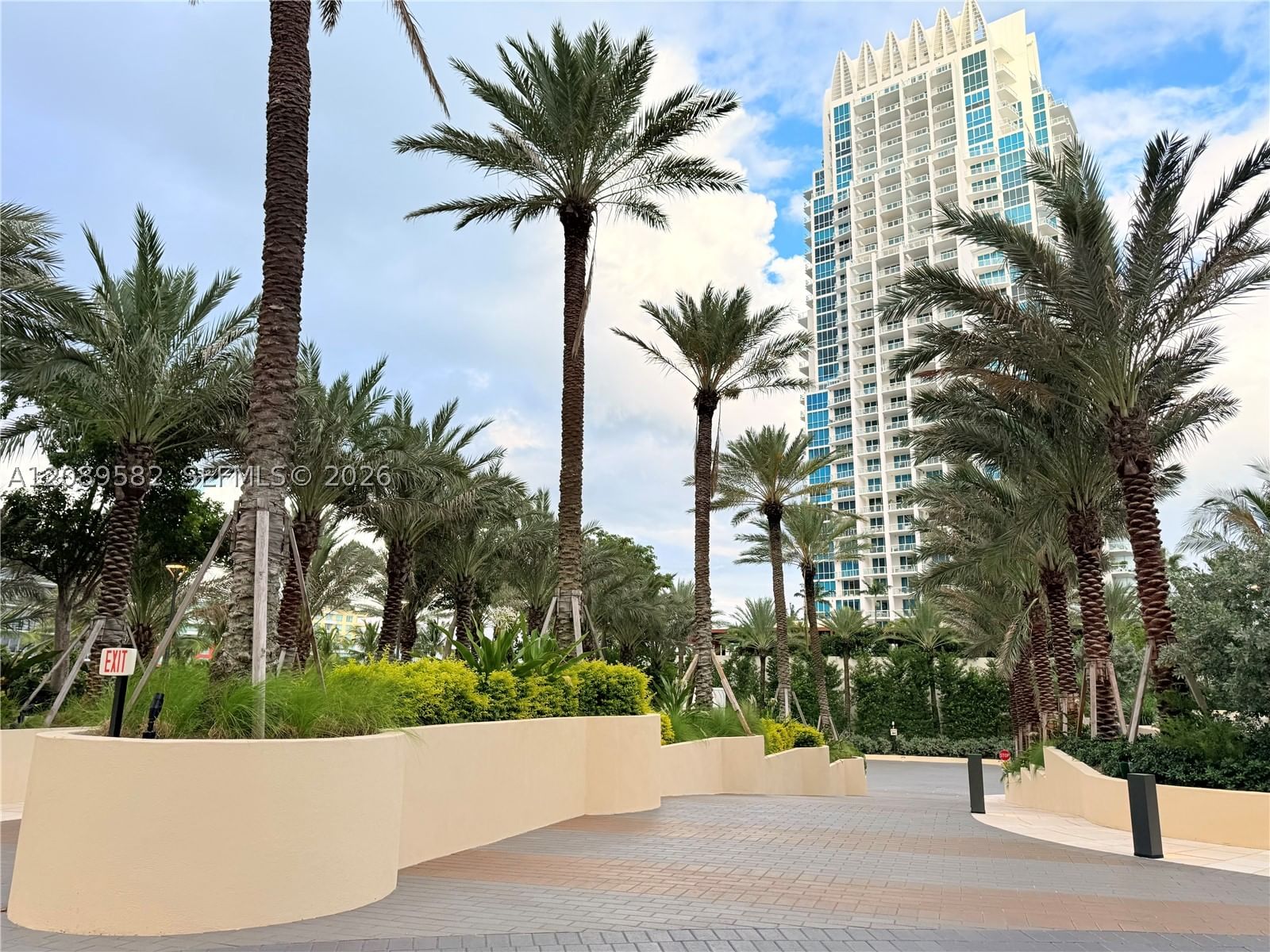 Real estate property located at 300 Pointe Dr #809, Miami-dade, Portofino Tower Condo, Miami Beach, FL