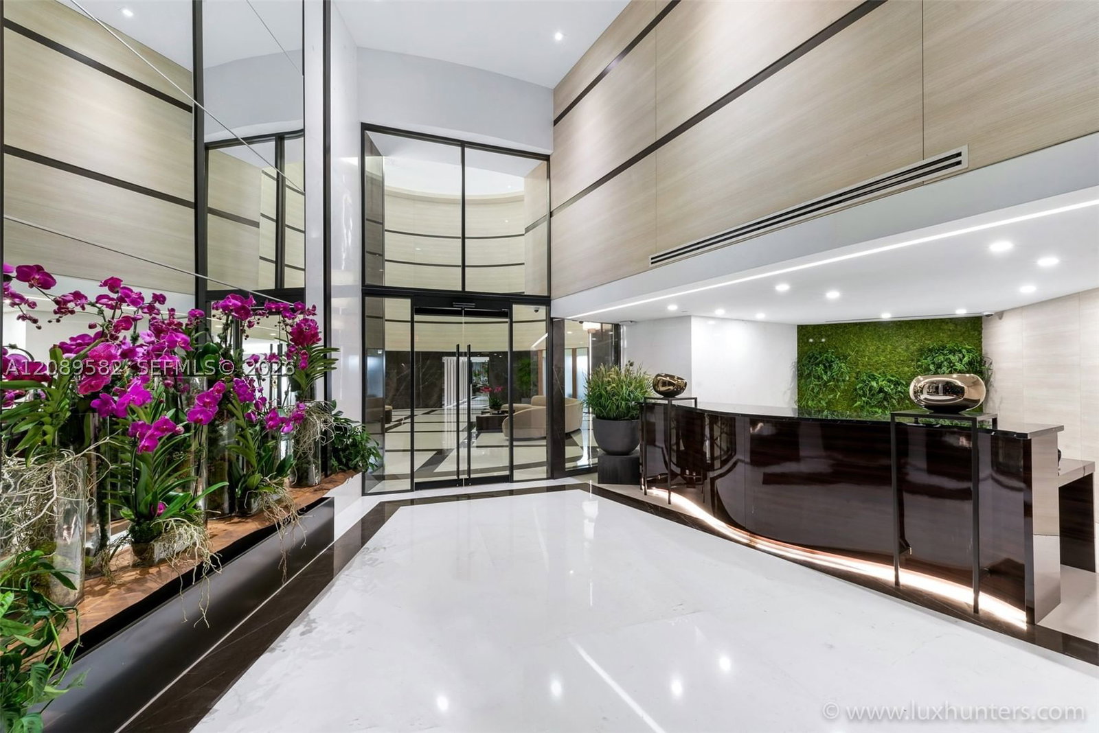 Real estate property located at 300 Pointe Dr #809, Miami-dade, Portofino Tower Condo, Miami Beach, FL