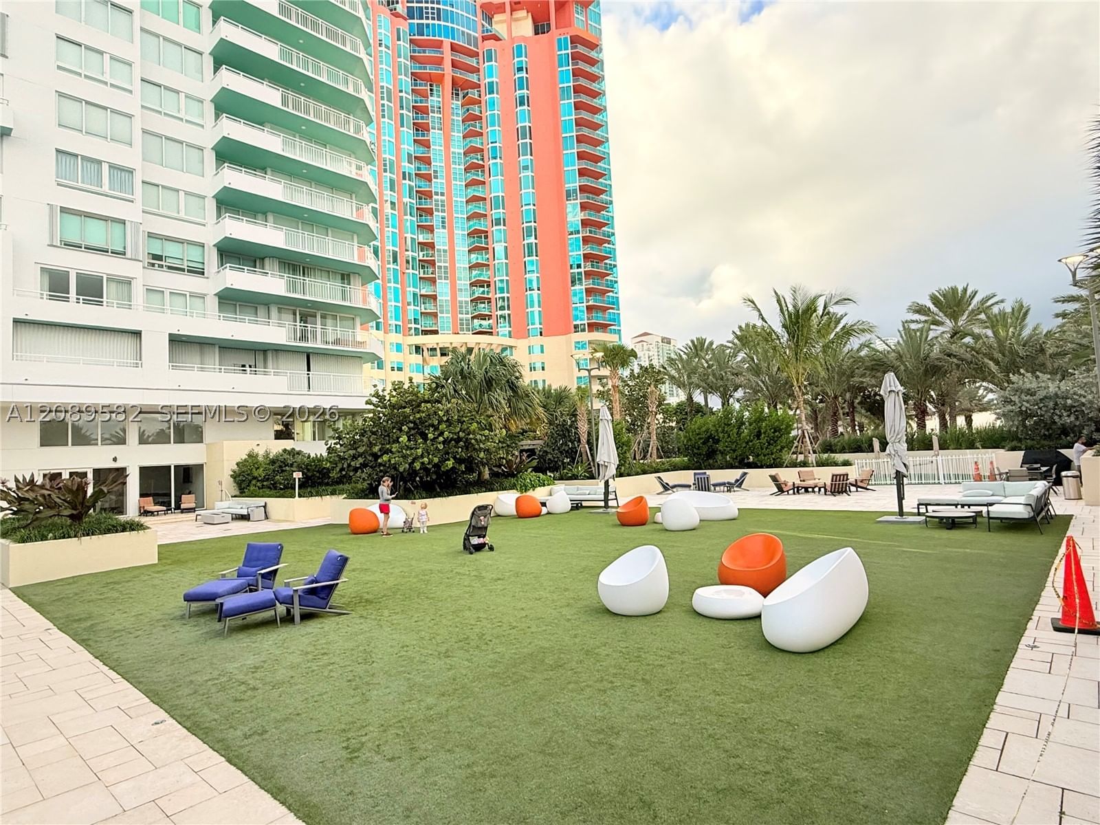 Real estate property located at 300 Pointe Dr #809, Miami-dade, Portofino Tower Condo, Miami Beach, FL