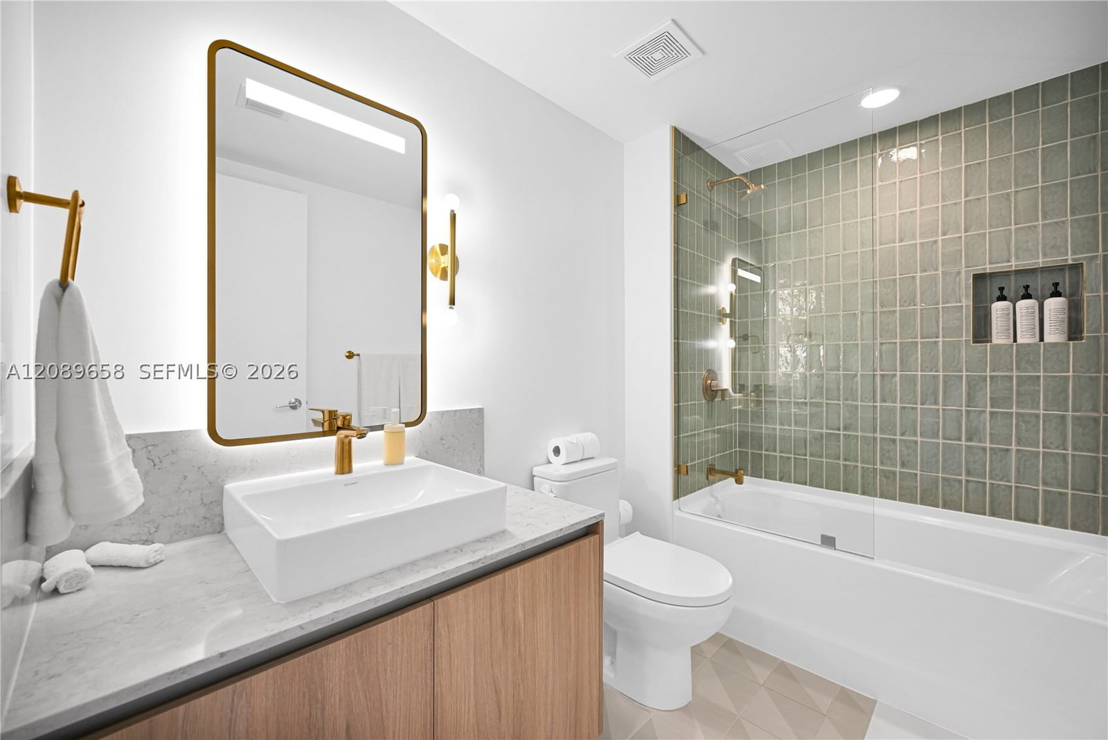 Real estate property located at 159 6th St #4015, Miami-dade, 159 Ne 6th Street Condo, Miami, FL