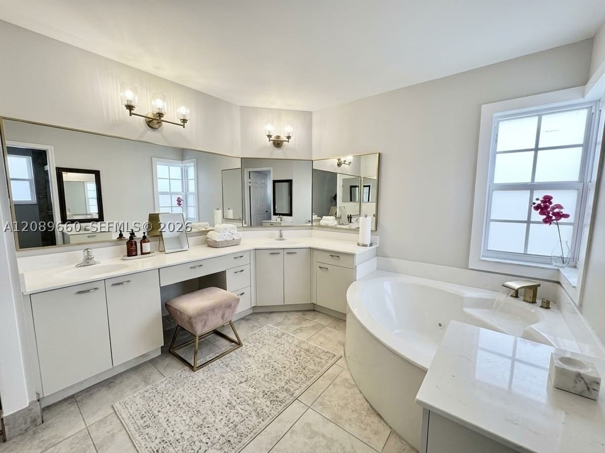 Real estate property located at 811 155th Ter, Broward, Towngate, Pembroke Pines, FL