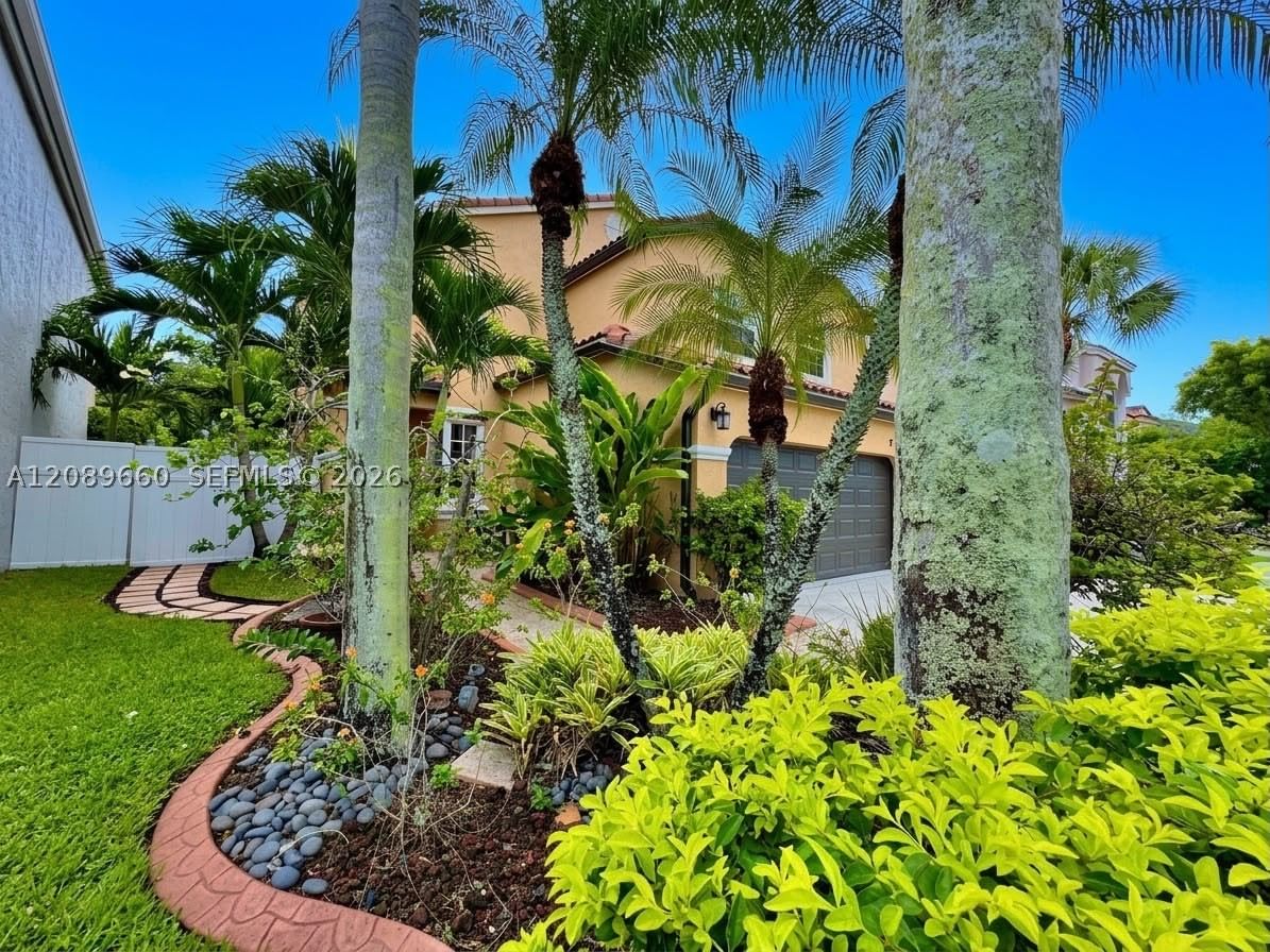 Real estate property located at 811 155th Ter, Broward, Towngate, Pembroke Pines, FL