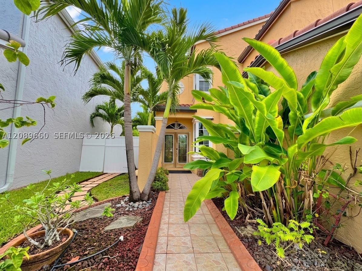 Real estate property located at 811 155th Ter, Broward, Towngate, Pembroke Pines, FL