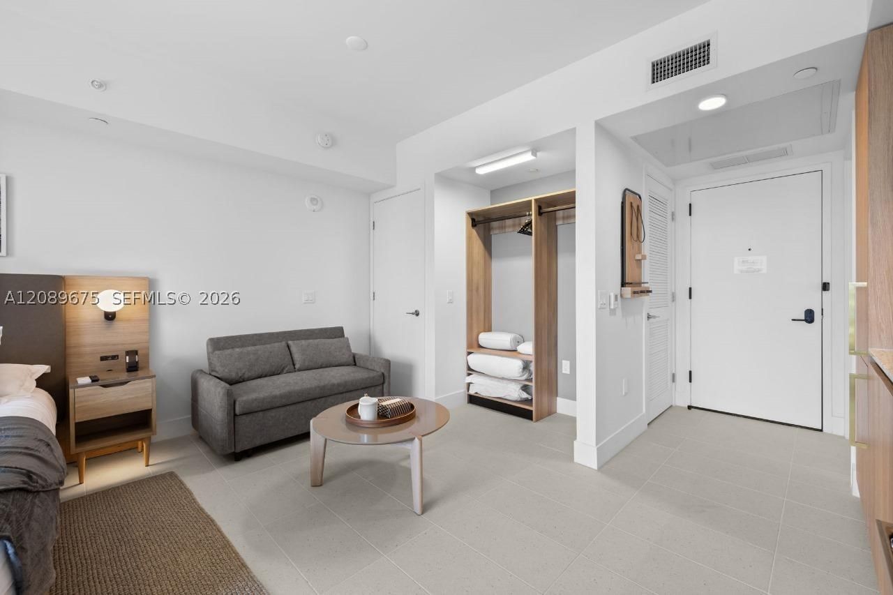 Real estate property located at 159 6th St #3206, Miami-dade, Gale Residences, Miami, FL