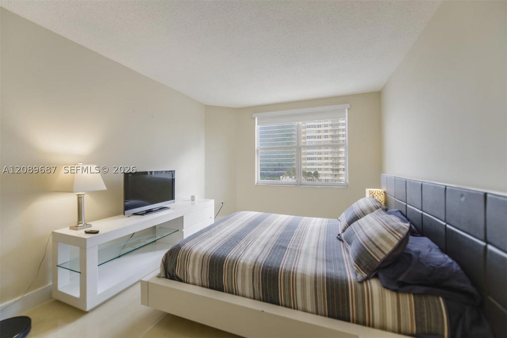 Real estate property located at 1950 Ocean Dr #5A, Broward, Hemispheres Condo, Hallandale Beach, FL