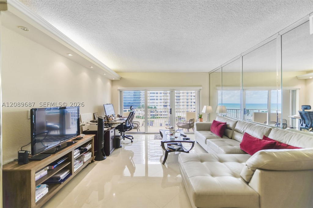 Real estate property located at 1950 Ocean Dr #5A, Broward, Hemispheres Condo, Hallandale Beach, FL